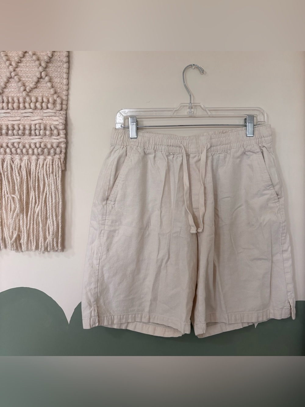 Gap cream linen shorts with drawstring waist